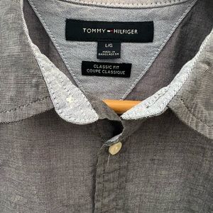 Boys Tommy Hilfiger Gray Button Down Shirt EUC, like new, size Large